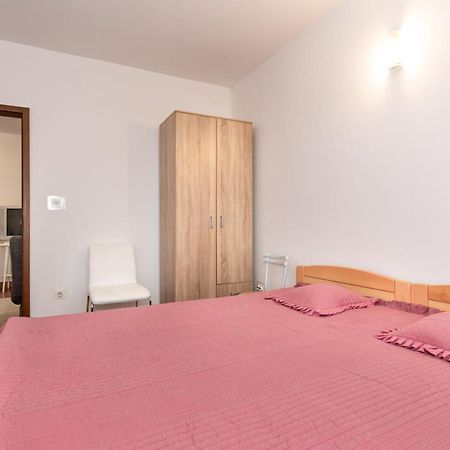 Apartment Drago *Cosy & Close To The Beach! Крк Екстер'єр фото