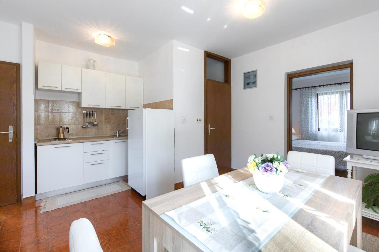 Apartment Drago *Cosy & Close To The Beach! Крк Екстер'єр фото
