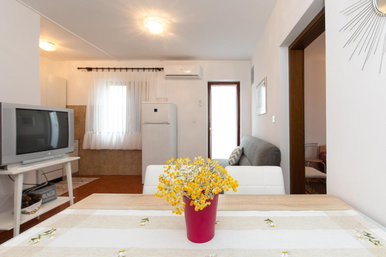 Apartment Drago *Cosy & Close To The Beach! Крк Екстер'єр фото