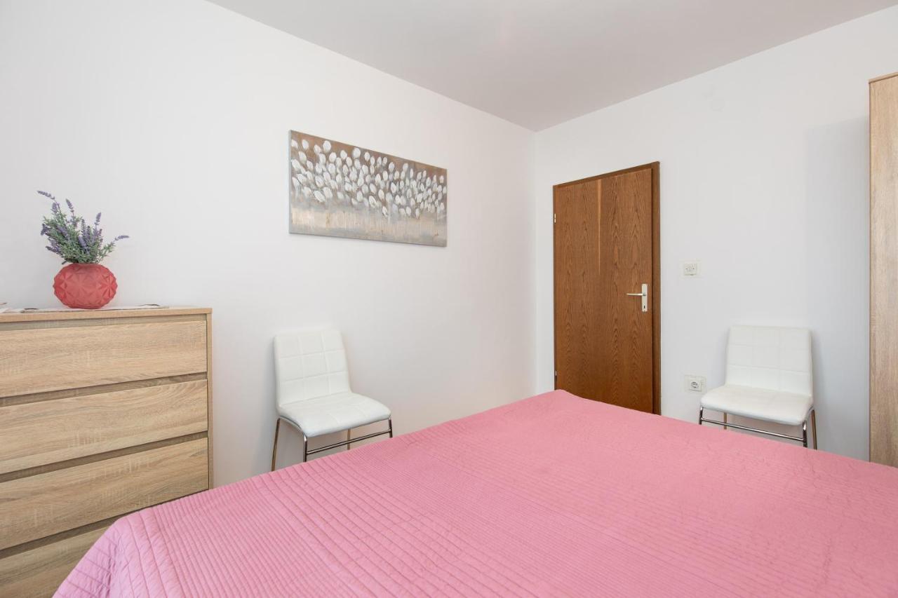 Apartment Drago *Cosy & Close To The Beach! Крк Екстер'єр фото